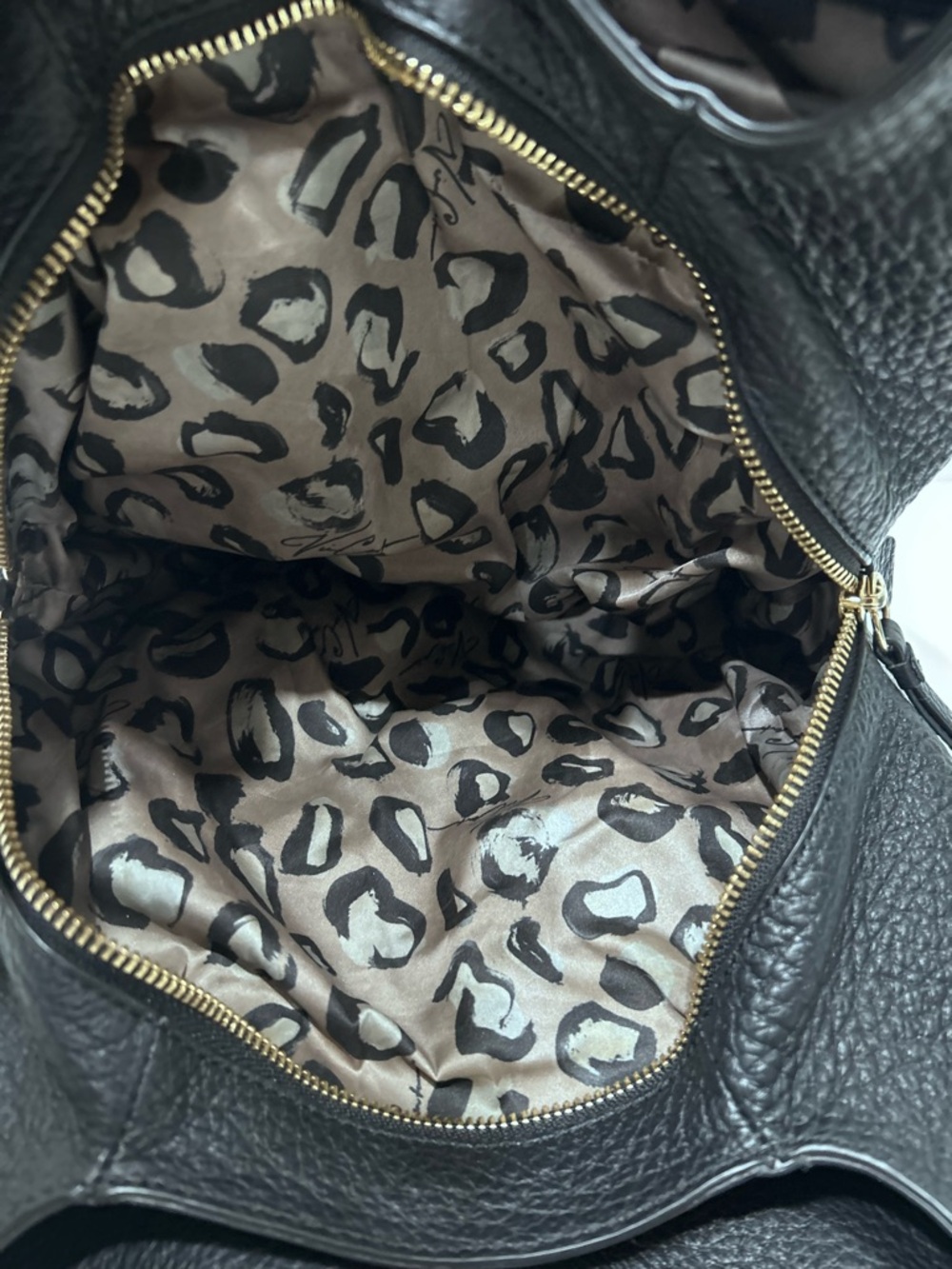 Vince Camuto Black Pebbled Leather Hobo Shoulder Bag Gold Hardware - Picture 11 of 16